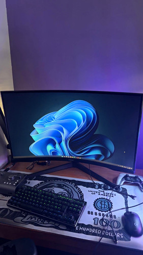 Samsung odyssey 32in - 32in, curved